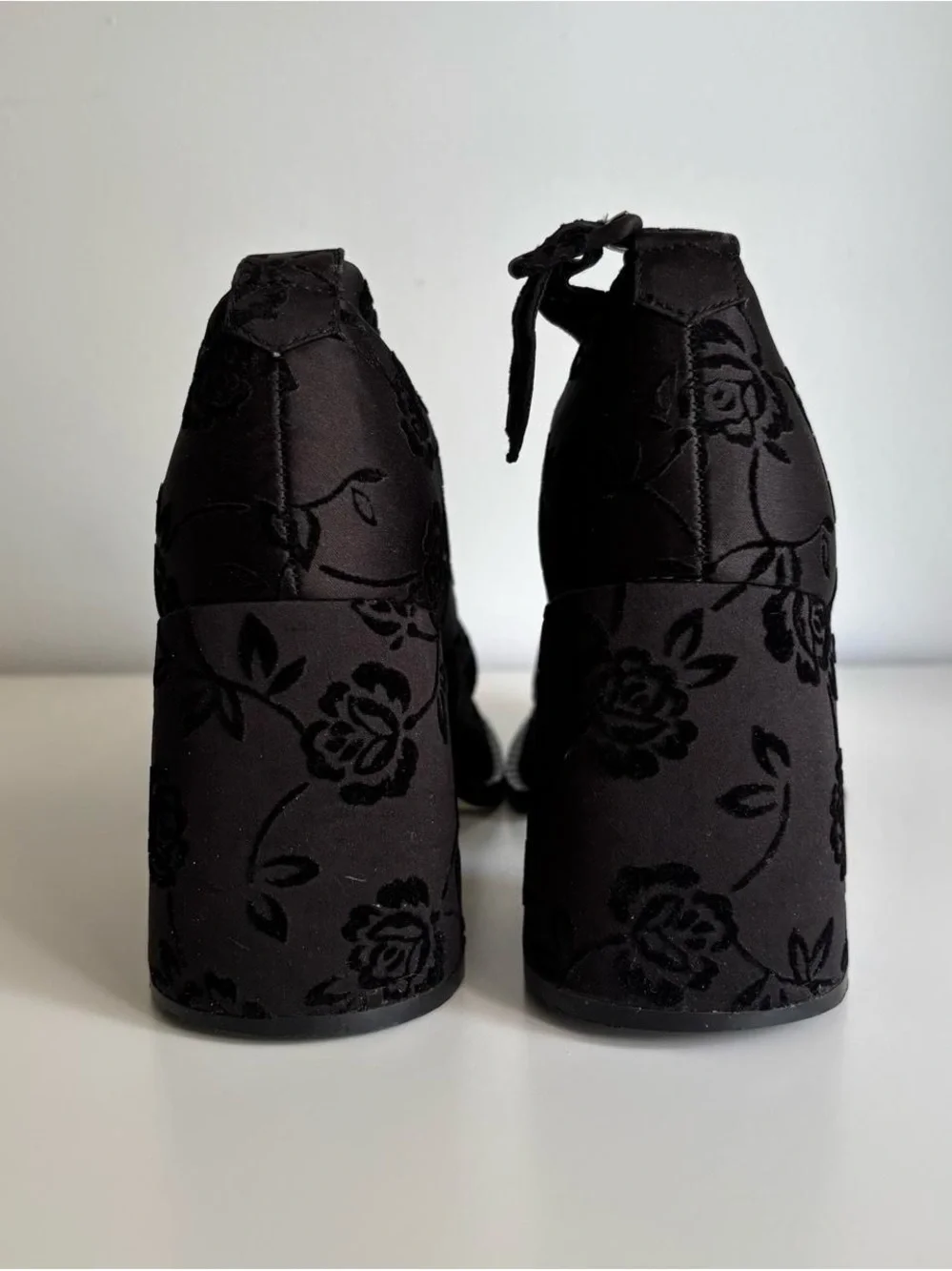 90s Delia’s floral mary jane heels